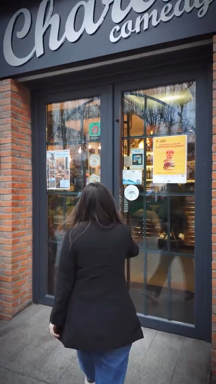 Entrada de Charlie Comedy Burger Factory durante el concurso de hamburguesas